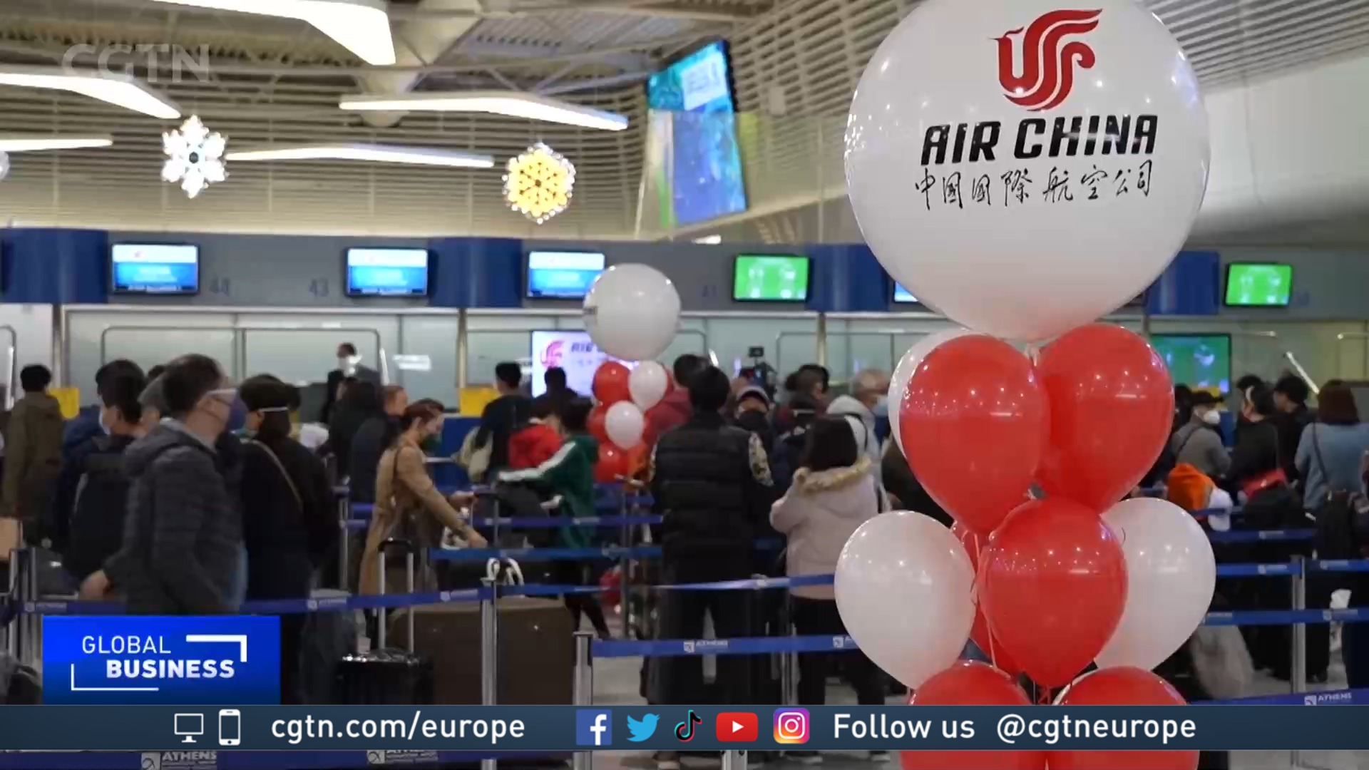 Οι επιβάτες καλωσορίζουν την επανέναρξη των απευθείας πτήσεων μεταξύ Σαγκάης και Αθήνας